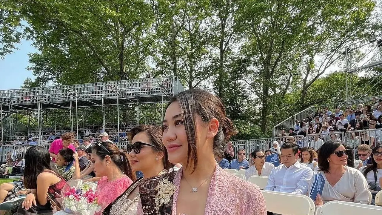 6  Inspirasi Kebaya untuk Pendamping Wisuda dari Kris Dayanti, Ashanty, Aaliyah Massaid, hingga Sarah Menzel