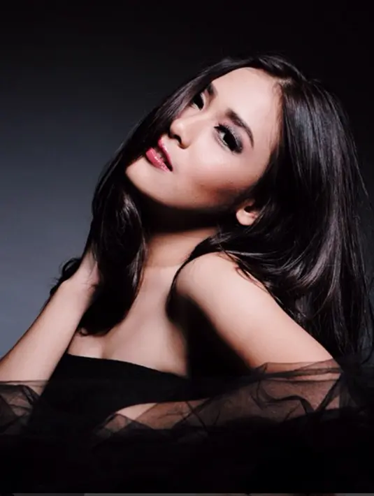 Andania sukses didunia modeling, dan ia mencoba terjun didunia perfilman Indonesia.  (viainstagram@andsur/Bintang.com)