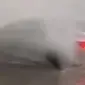 Penampakan Tesla Model 3 Yang Menerjang Banjir. (Foto: Carscoops)