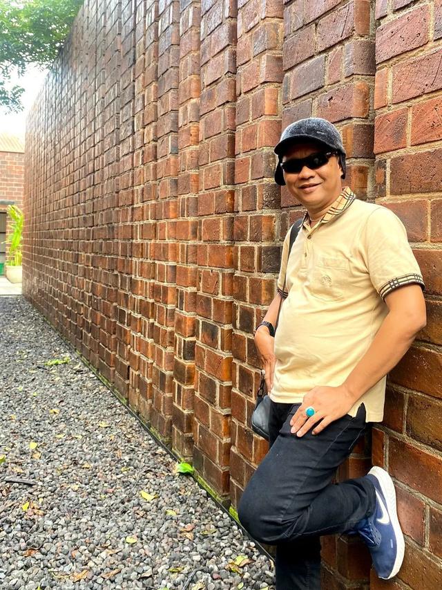 Penyanyi Agung Malik Happy