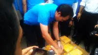 BNN menangkap dua anggota sindikat narkoba dan menyita barang bukti sabu 18 kilogram di Medan, Sumut. (Liputan6.com/Reza Perdana)