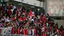 Ratusan pendukung Garuda Muda bersorak usai menyaksikan laga timnas Indonesia U-23 melawan Filipina di penyisihan Grup A Sea Games 2015 di Stadion Jalan Besar, Singapura, Selasa (9/6/2015). Indonesia unggul 2-0. (Liputan6.com/Helmi Fithriansyah)