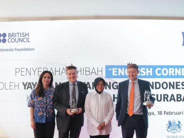 Risma Ajak Warga Surabaya Belajar Bahasa Inggris Di Learn English Corner Surabaya Liputan6 Com