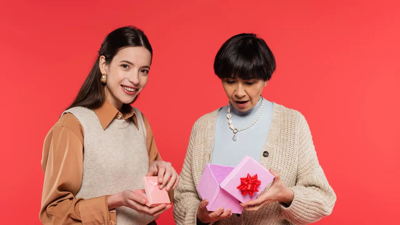 Rekomendasi Hadiah untuk Ibu, Wondermis Glow Set jadi Pilihan agar Kulit Tetap Lembap dan Glowing