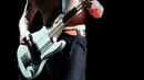 Aksi basis Red Hot Chili Peppers, Flea saat tampil di atas panggung di Allegiant Stadium di Las Vegas, Nevada (6/8/2022). Red Hot Chilis Peppers kembali ke Vegas untuk pertama kalinya dalam hampir satu dekade. (Ethan Miller/Getty Images/AFP)