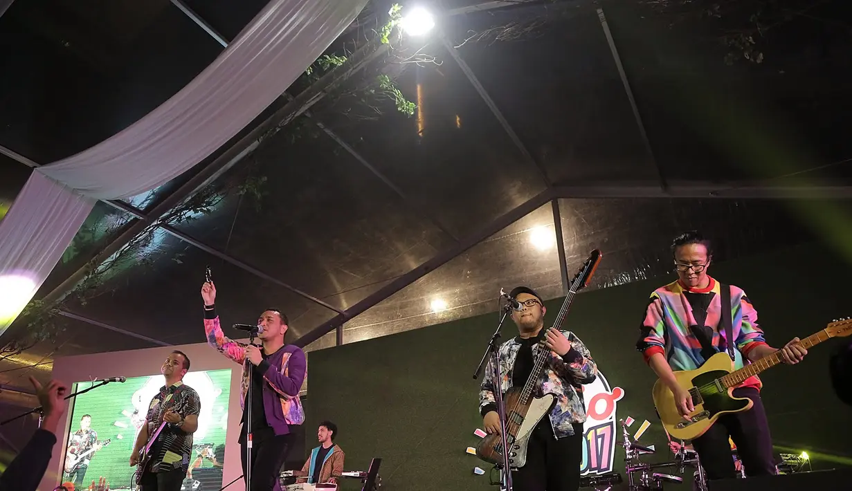 "Ya terharu lah, kaya kemarin kita di Malaysia, seluruh penjuru Malaysia semua dateng. Terus sekarang dicicil sekarang Jakarta, besok Makasar terus di Cikarang," terangnya. (Daniel Kampua/Bintang.com)