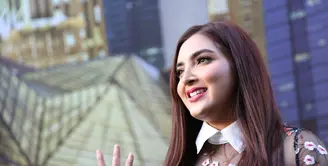 Beberapa hari lalu, Ashanty dikabarkan masuk bursa Calon Walikota Malang Jawa Timur pada Pilkada mendatang. Lantas seperti apa komentar istri musisi yang juga politisi Anang Hermansyah itu? (Adrian Utama/Bintang.com)