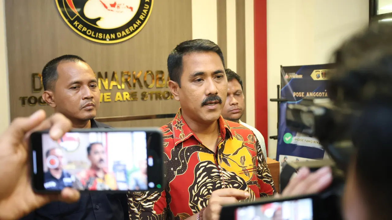 Direktur Reserse Narkoba Polda Riau Komisaris Besar Putu Yudha Prawira.