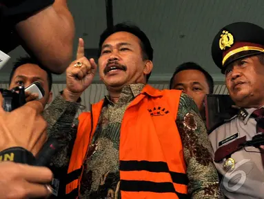 Bupati Tapanuli Tengah Raja Bonaran Situmeang resmi ditahan KPK, Jakarta, Senin (6/10/2014) (Liputan6.com/Miftahul Hayat)