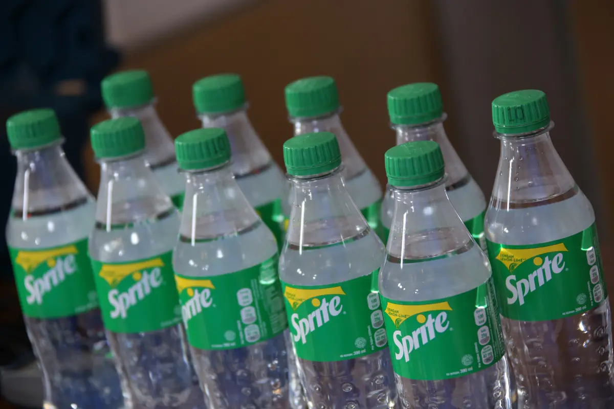 Mengganti Botol Plastik Bening, Sprite Penuhi Kebutuhan Kacamata Daur Ulang di Indonesia