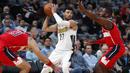 Pebasket Denver Nuggets, Jamal Murray, berusaha melewati pebasket Washington Wizards, Marcin Gortat, pada laga NBA di Pepsi Center, Denver, Selasa (23/10/2017). Denver Nuggets kalah 104-109 dari Washington Wizards. (AP/David Zalubowski)