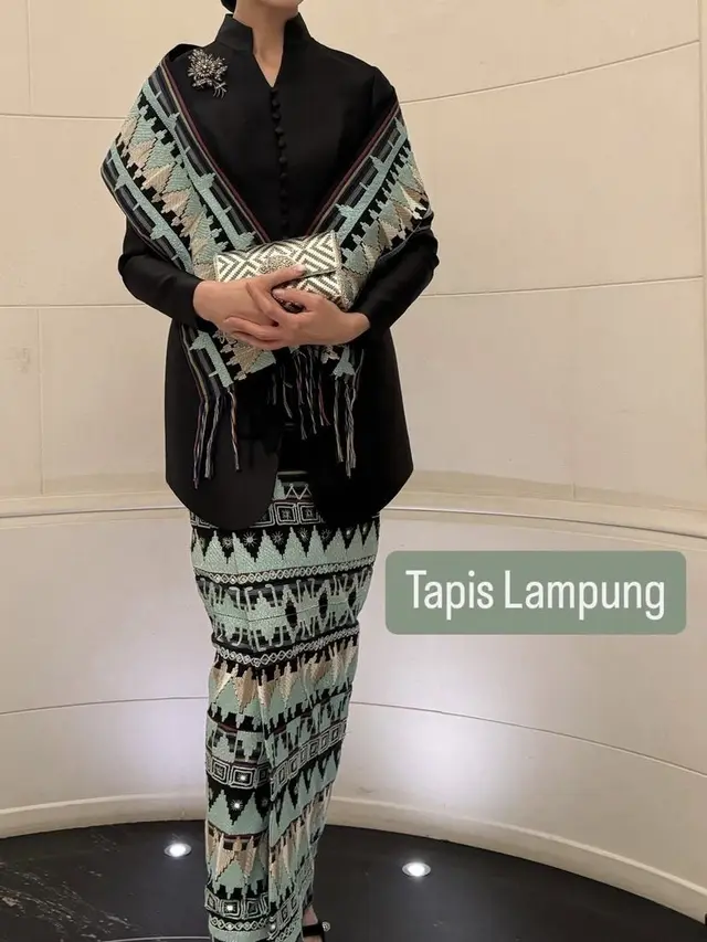 OOTD Ibu Pejabat hingga Istri Pejabat saat Kondangan ke Pernikahan Wakil Ketua MPR RI.