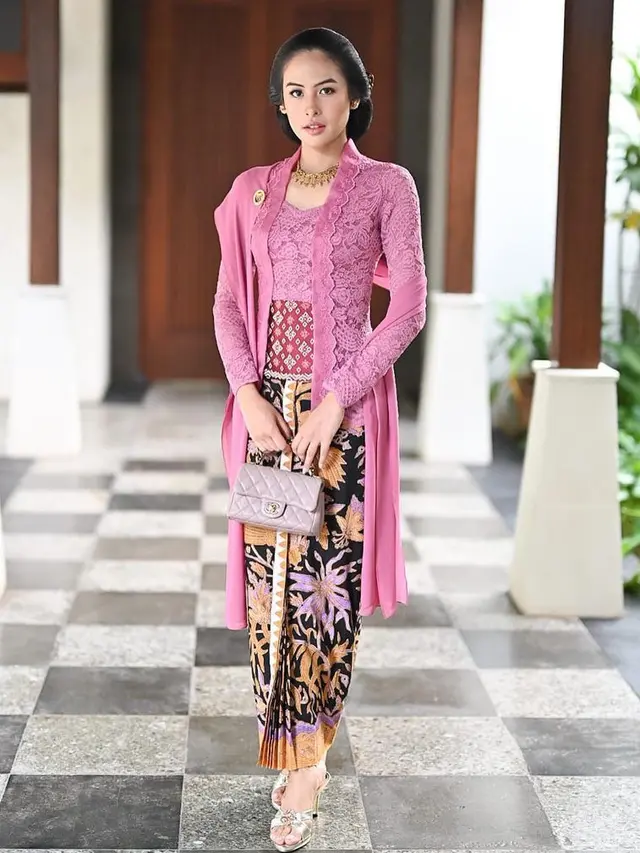 Inspirasi Kebaya Bridesmaid Ala Maudy Ayunda