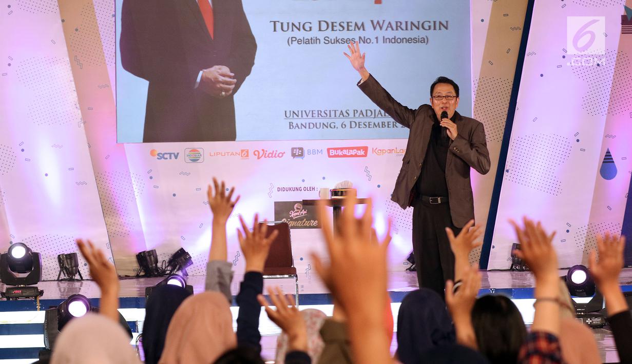 Motivator, Tung Desem Waringin saat memberikan motivasikepada peserta EGTC 2018 Bandung di Graha Sanusi Hardjadinata, Universitas Padjajdaran, Bandung, Kamis (6/12).Tung Desem Waringin memberi motivasi percaya diri. (Liputan6.com/Helmi Fithriansyah)