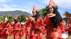 Anak-anak di Kampung Berseri Astra Jorong Tabek menampilkan kesenian tari piring dalam acara Festival Kampung Berseri Astra bertema Pendidikan Kecakapan Hidup Melalui Kearifan Lokal di Kabupaten Solok, Sumatra Barat (28/4/2019). (Liputan6.com/HO/Eko)