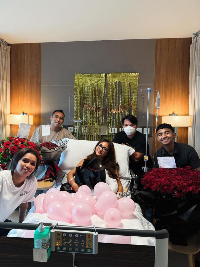 Marion Jola Rayakan Ultah ke-24