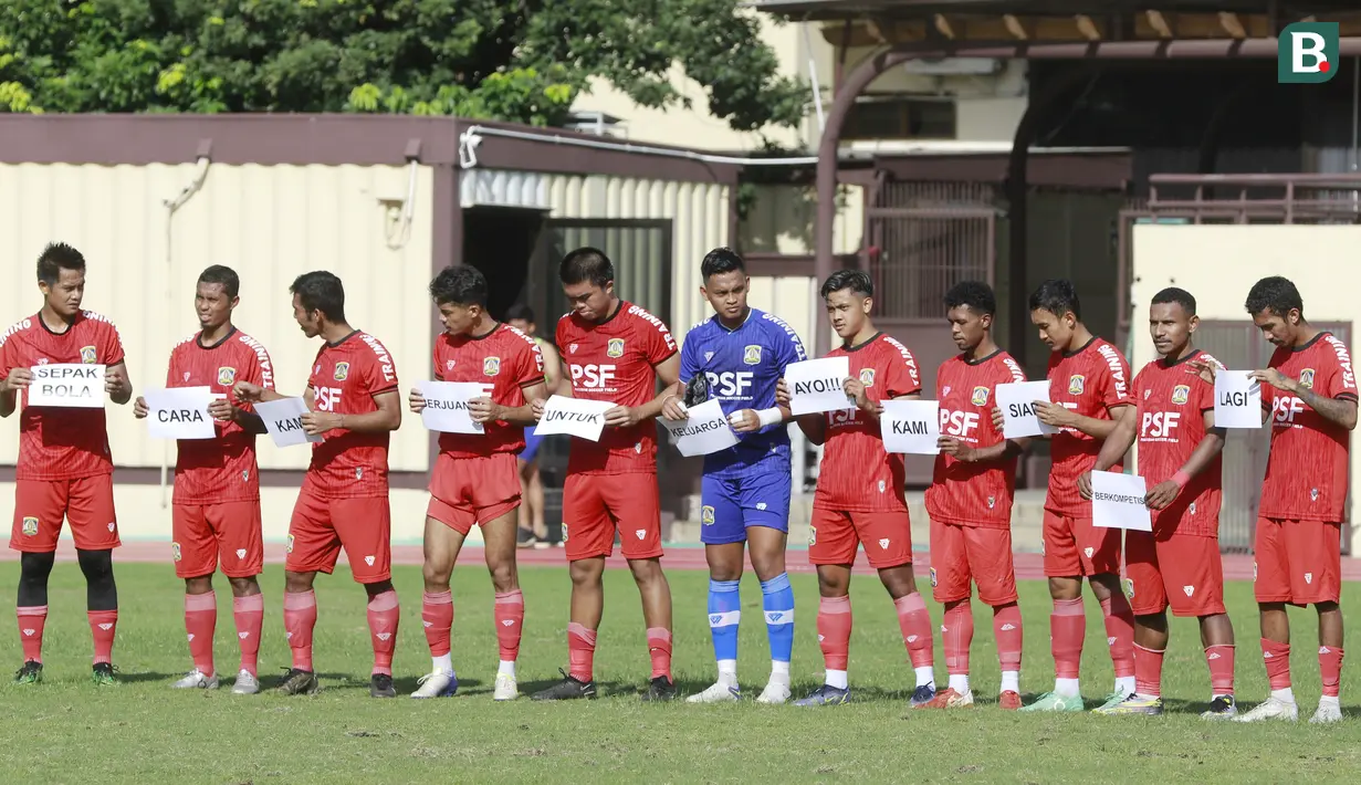 Pemain dan ofisial klub menjadi pihak yang paling dirugikan dengan penghentian kompetisi tersebut. Bukan tidak mungkin kontrak mereka akan diputus begitu saja tanpa ada kepastian pemenuhan hak seperti gaji dan lain-lain. (Bola.com/M Iqbal Ichsan)
