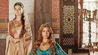 Kecantikan wanita Turki memang tak disanksikan lagi. Seperti bintang serial Abad Kejayaan ini. Buat sendiri ramuan alami perawatan kecantikan cewek Turki. 