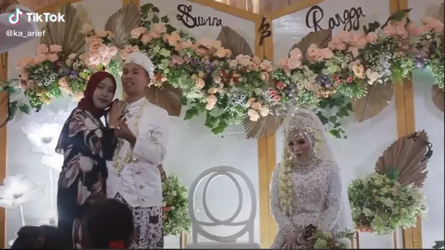 Viral Wanita Peluk Mempelai Pria di Pelaminan saat Berfoto, Sikap Istri Jadi Sorotan