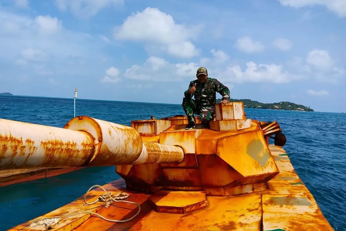 Benda mirip tank ditemukan di Perairan Natuna, Kepulauan Riau, Selasa (28/12/2021)
