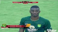 Berita video momen tendangan keras striker Persebaya Surabaya, Amido Balde, ke arah kaki bek Arema FC, Arthur Cunha, pada leg I final Piala Presiden 2019 di Stadion Gelora Bung Tomo, Surabaya, Selasa (9/4/2019).
