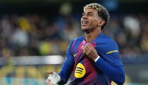 Selebrasi Lamine Yamal di laga Villarreal vs Barcelona di pekan ke-17 Liga Spanyol 2025/2026 di Estadio de la Ceramica, Minggu (21/12/2025). (AP Photo/Alberto Saiz)