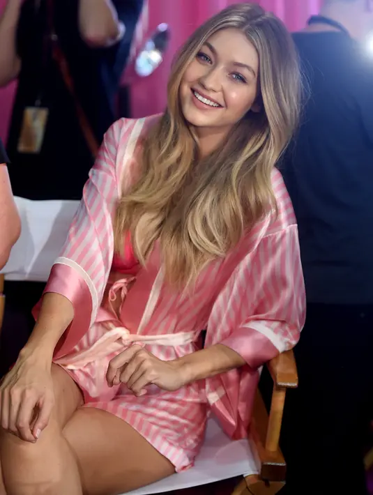 Banyak yang tak menyangka jika Gigi Hadid tak suka mengenakan riasan yang begitu mencolok. Gigi lebih memilih memakai konsep No Makeup, Makeup. Yaitu, tetap natural saat mengenakan makeup. (AFP/Bintang.com)