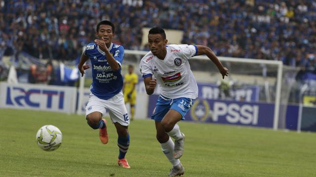 FOTO: Sempat Tertinggal, Arema Bangkit Imbangi Persib di Bandung