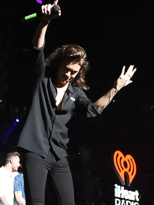 Sempat beredar kabar bahwa, Harry Styles menyesali keputusannya untuk memangkas rambutnya. Ia rela menghilangkan imej 'Bad Boy' yang sangat melekat pada dirinya. (AFP/Bintang.com)