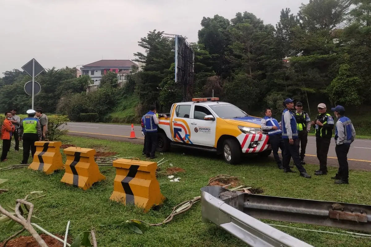Penemuan mayat pria tanpa identitas di Tol Jagorawi, Kota Bogor.