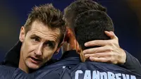 Miroslav Klose tampak frustrasi saat 2 golnya dianulir oleh wasit saat Lazio menjamu Empoli di Stadion Olimpico, Roma Italia.