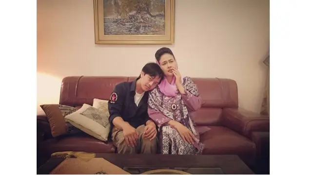 Ria Irawan saat sembuh dari penyakit kanker, kembali beraktivitas sebagai artis dan membintangi film Koboy Kampus