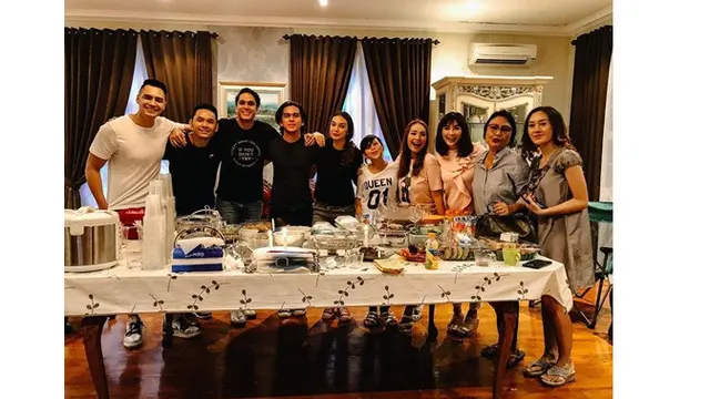 Kangen Syuting, Ini 5 Potret Ben Kasyafani dengan Pemain Samudra Cinta