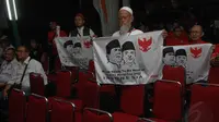 Melalui kampanye bendera, MSBI mengirimkan pesan kepada dunia bahwa Prabowo-Hatta telah berkomitmen akan menjadikan Indonesia sebagai tuan rumah piala dunia pada tahun 2022 mendatang, Jakarta, Kamis (19/6/14). (Liputan6.com/Johan Tallo)