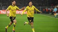 Pemain Borussia Dortmund merayakan gol yang dicetak oleh Jadon Sancho dalam laga leg kedua 16 besar Liga Champions melawan PSV di Signal Iduna Park, Kamis (14/3/2024) dini hari WIB. Borussia Dortmund menang 2-0 dan lolos ke perempat final dengan agregat 3-1. (INA FASSBENDER / AFP)