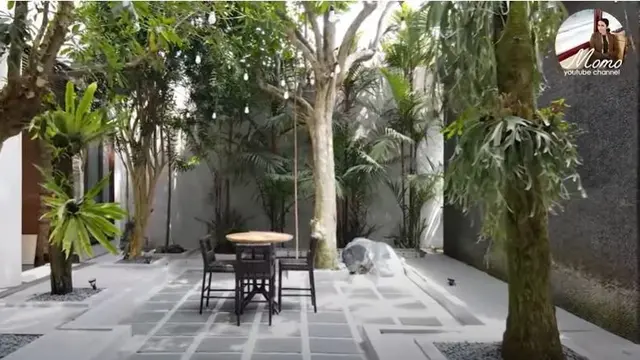 7 Potret Halaman Belakang Rumah Momo Geisha, Ada Lapangan Golf dan Danau Buatan