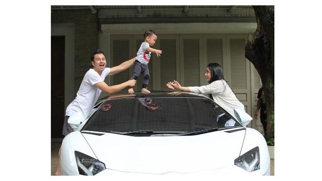 Mobilnya Terbakar, Ini 6 Potret Koleksi Mobil Mewah Raffi Ahmad