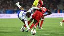 Para penyerang Prancis sempat frustrasi setelah kesulitan mencetak gol. (ROMAIN PERROCHEAU / AFP)
