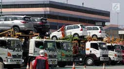Sejumlah mobil yang siap diekspor di Tanjung Priok Car Terminal, Jakarta, Selasa (8/8). Kemenperin mencatat ekspor mobil CBU pada Semester I tahun meningkat 20,5% dibandingkan periode yang sama tahun 2016. (Liputan6.com/Johan Tallo)