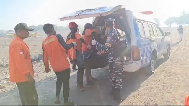 Tim SAR Gabungan berhasil menemukan salah satu dari dua korban yang terseret arus di Pantai Seruni Payangan