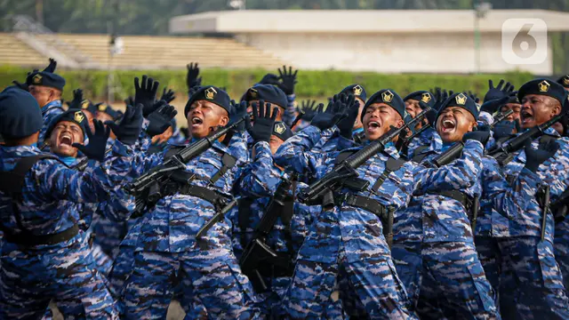 Joko Widodo Pimpin Upacara HUT TNI ke-78 di Monas