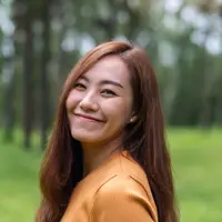 ilustrasi perempuan tersenyum/ Farknot Architect/Shutterstock