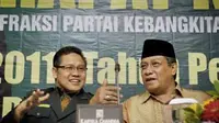 Ketum PB Nahdatul Ulama, Said Aqil Siradj (kanan) berbincang dengan Ketum Partai Kebangkitan Bangsa (PKB) Muhaimin Iskandar (kiri) saat pembukaan Raker F-PKB, di Jakarta. (Antara)