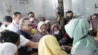 Menteri Perdagangan Zulkifli Hasan saat meninjau Pasar Gayamsari di Semarang, Jawa Tengah, Rabu (27/7/2022).