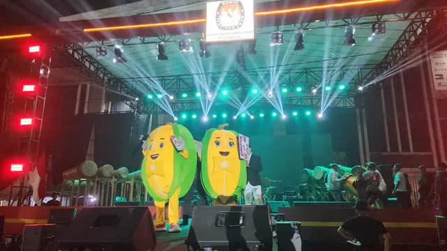 Peluncuran maskot "Deri dan Dara", serta jingle Pilkada Depok 2024 di kawasan Ruko Verbena, Sukmajaya, Depok, Sabtu malam (8/6/2024). (Liputan6.com/Dicky Agung Prihanto)