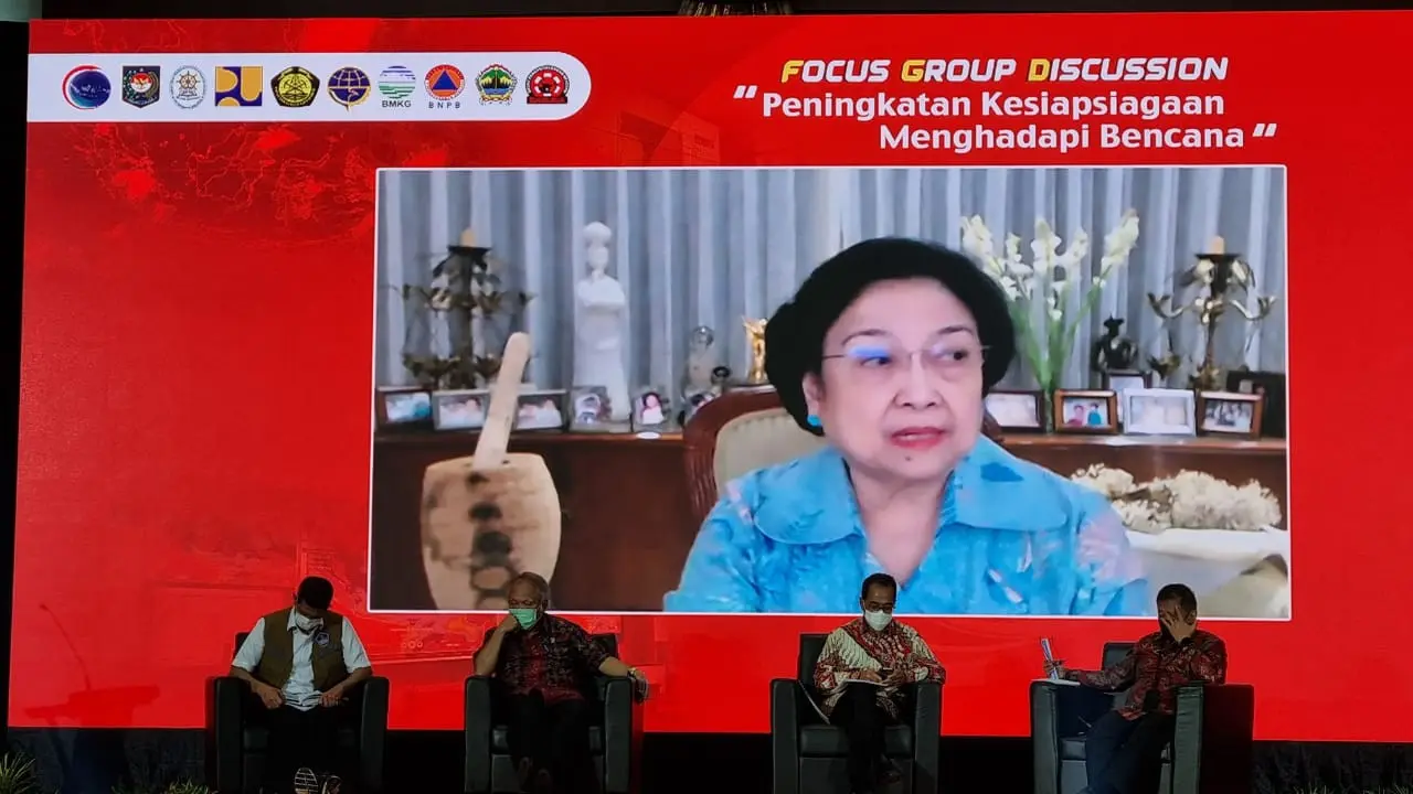 Presiden ke-5 Republik Indonesia, Megawati Soekarnoputri mengajak seluruh elemen bangsa untuk bergotong royong dalam menghadapi ancaman bencana alam yang sewaktu-waktu bisa terjadi.