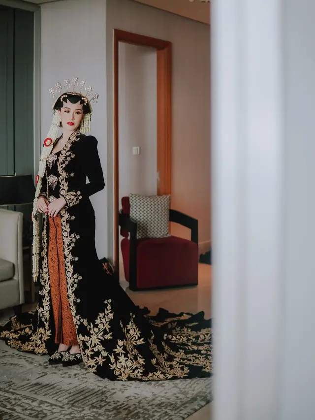 Baju Adat Jawa Beludru Luna Shabrina