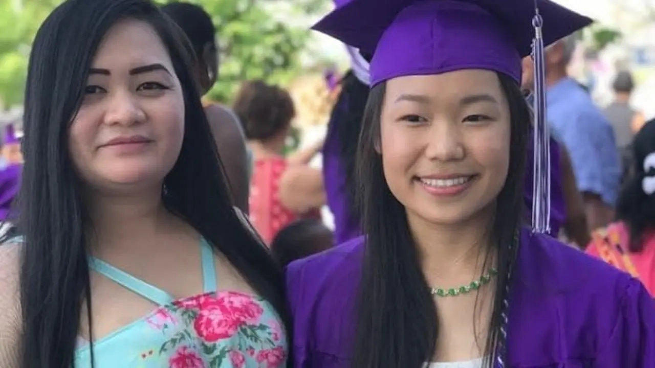 Remaja Ini Manfaatkan Jubah Wisuda Jadi Pakaian Mandi, Alasannya Bikin Haru