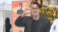 So Ji Sub Bagi-Bagi Emas ke Pemain & Staf "Agent Kim Reactivated"
