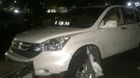 Pengemudi Mobil Honda CR-V bernopol B 1738 PLO menabrak belasan kendaraan di Jalan Sudirman. (Liputan6.com/Nafiysul Qodar)